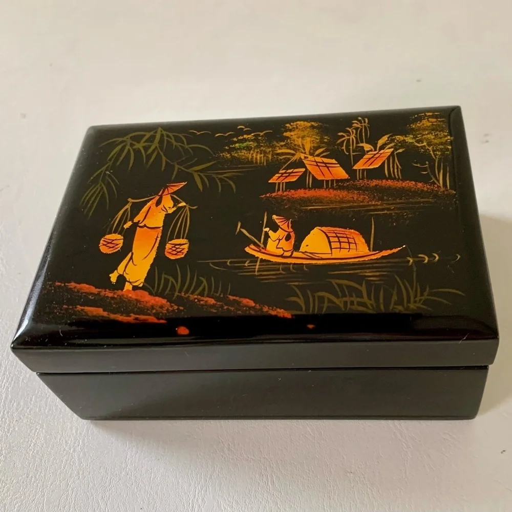 Vintage  Lacquered jewelry box with a mirror 2/4.5/3”